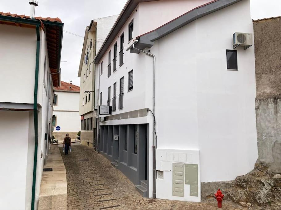 Casa Do Largo Apartment Braganca Luaran gambar